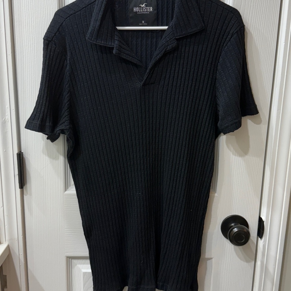 Hollister Men's Black Ribbed Polo Shirt